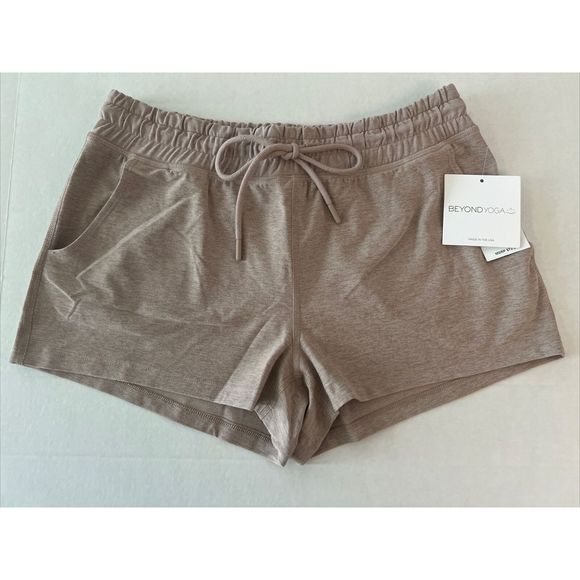 BEYOND YOGA SD5060 Women Sz Small CHAI/TAUPE WORKED UP SHORTS - Picture 5 of 7